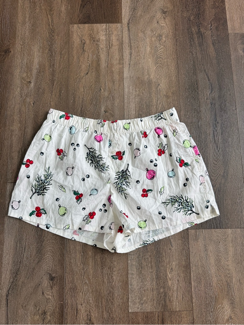 Colsie White Holiday Print Lounge Shorts Size Large